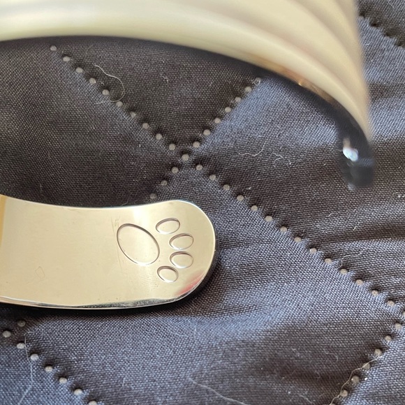 😻 Cat Lady Bracelet White and Silver Cat 🐈‍⬛ Wrist Cuff. - Picture 4 of 4